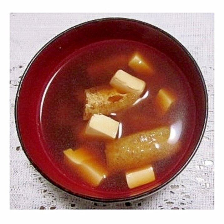 絹ごし豆腐と油揚げの赤だし